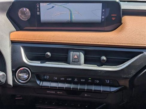 Used 2019 Lexus UX 200 w/ Premium Package image 15