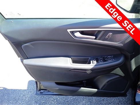 Used 2024 Ford Edge SEL image 20