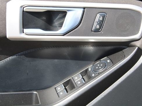 Used 2020 Ford Explorer XLT RWD image 14
