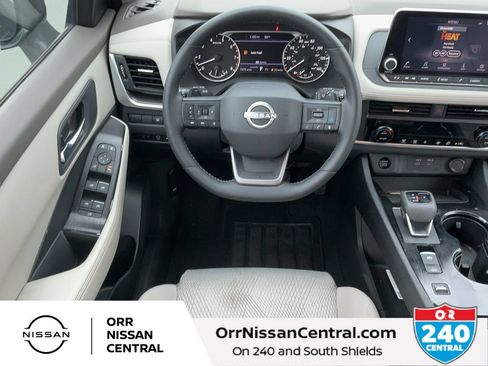 Used 2025 Nissan Rogue SV FWD image 14