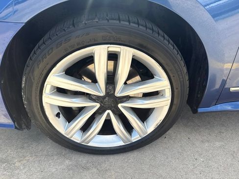 Used 2017 Volkswagen Passat 1.8T SEL Premium FWD image 8