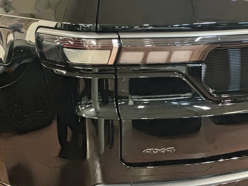 New 2026 Jeep Grand Wagoneer Summit AWD/4WD image 27
