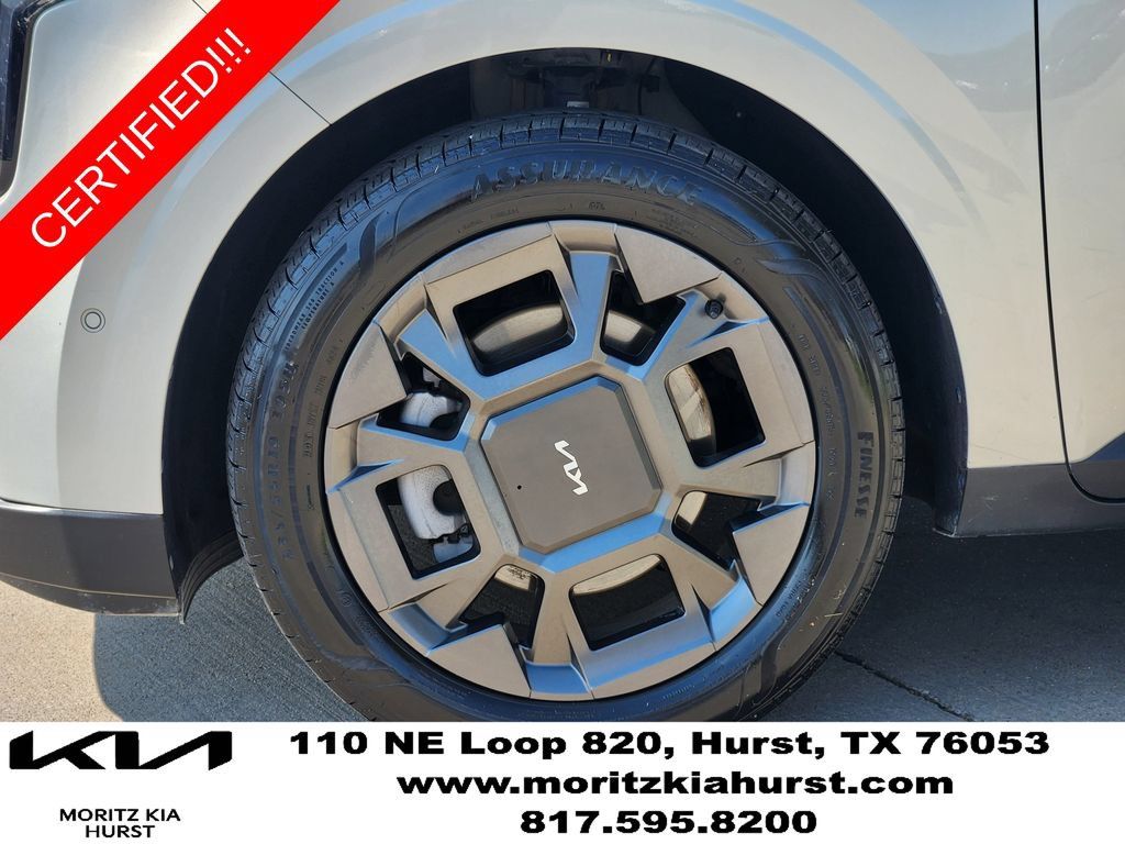 Certified 2025 Kia Carnival SX FWD image 17