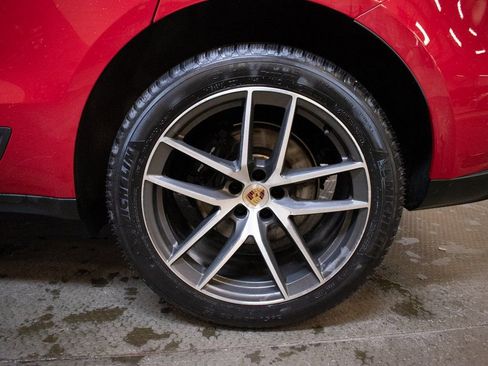 Certified 2025 Porsche Macan image 14