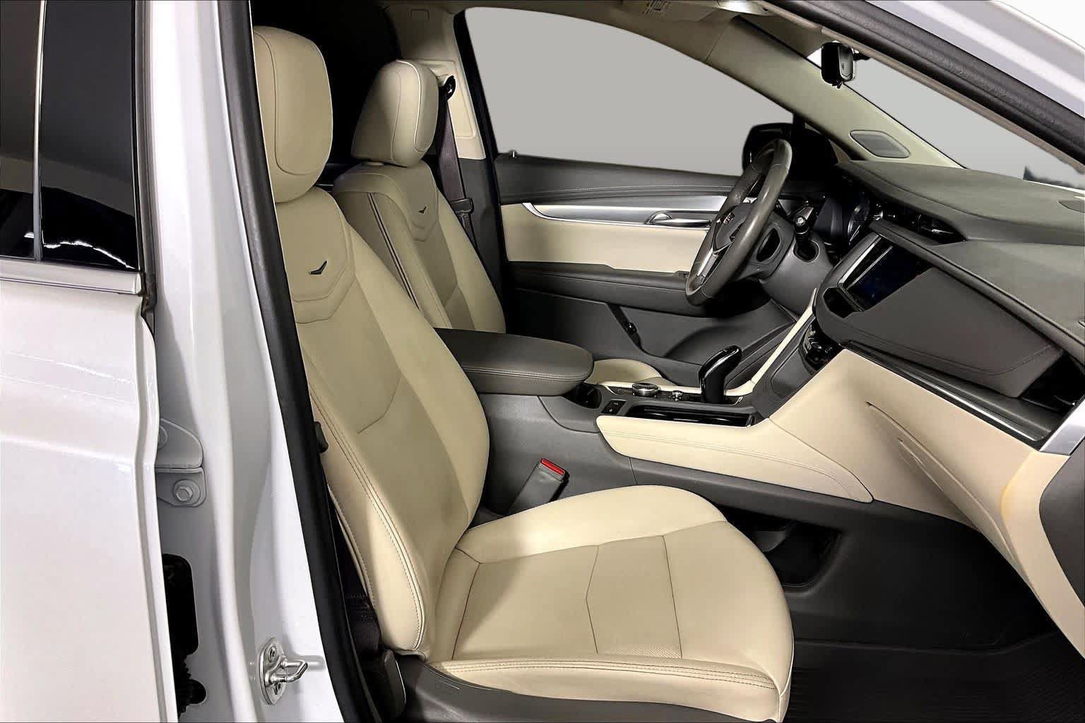 Used 2024 Cadillac XT5 Premium Luxury w/ Technology Package FWD image 9