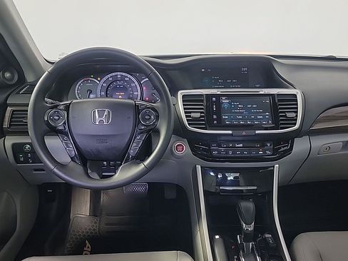 Used 2017 Honda Accord EX-L image 21