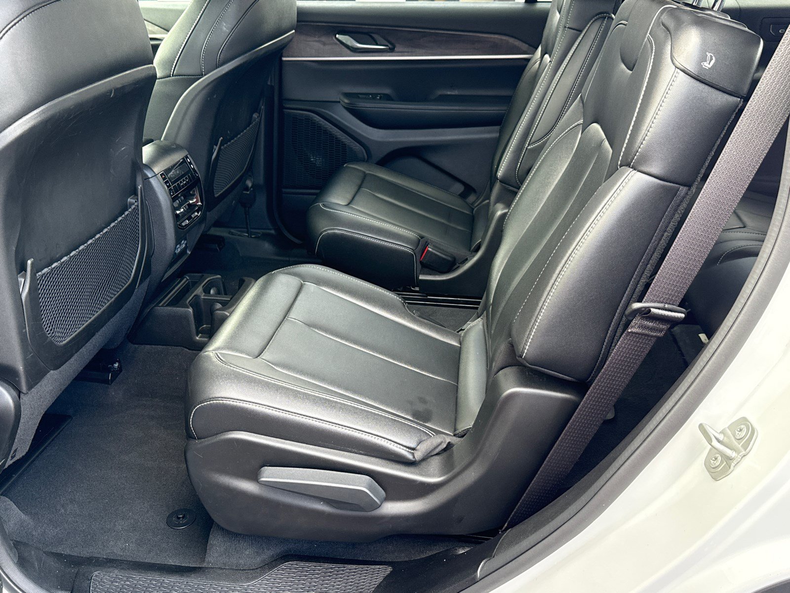 Used 2024 Jeep Grand Cherokee L Limited RWD image 21
