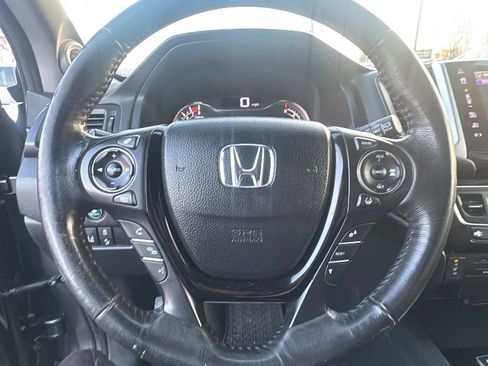 Used 2018 Honda Pilot Touring image 14