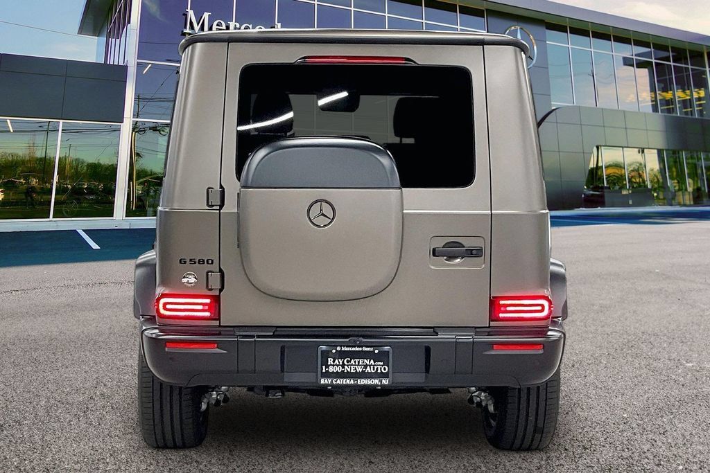 New 2027 Mercedes-Benz G 580 e image 4