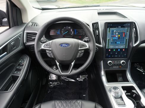 Used 2023 Ford Edge Titanium w/ Equipment Group 301A AWD/4WD image 23