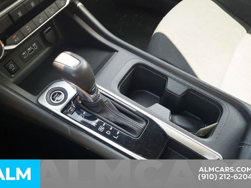 Used 2024 Nissan Sentra SV FWD image 10
