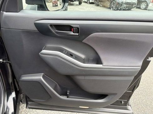 Certified 2025 Toyota Highlander LE FWD image 15