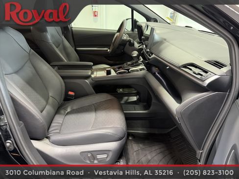 Used 2026 Toyota Sienna Platinum AWD/4WD image 9