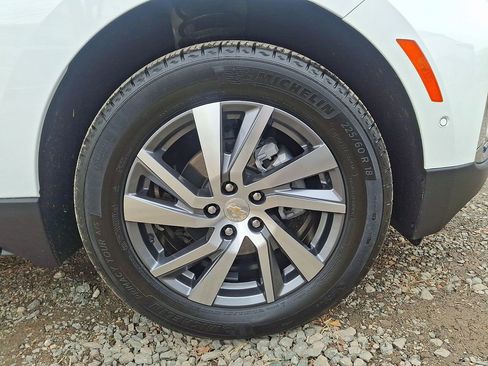 Used 2023 Chevrolet Equinox Premier image 32