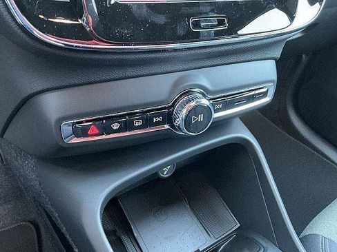 New 2026 Volvo XC40 B5 Core AWD/4WD image 18