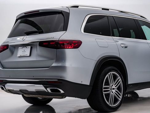 Used 2025 Mercedes-Benz GLS 450 4MATIC image 11