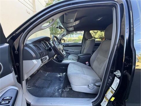 Used 2014 Toyota Tacoma PreRunner w/ SR5 Package RWD image 7