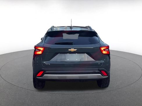 Used 2025 Chevrolet Trax LT image 12
