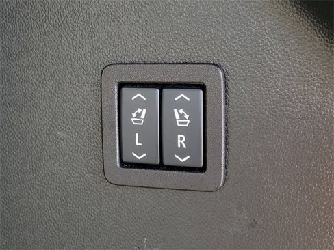 Used 2024 Buick Enclave Premium image 17