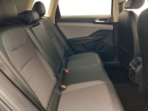 Used 2022 Volkswagen Taos SE FWD image 19