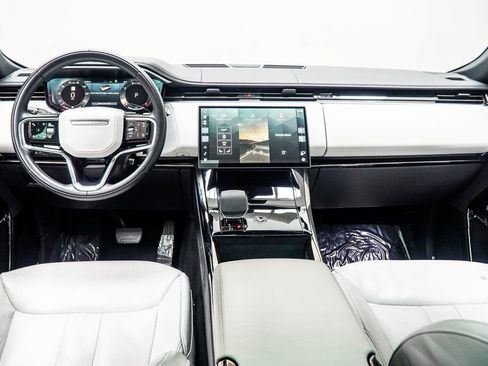 Used 2025 Land Rover Range Rover Sport SE AWD/4WD image 5
