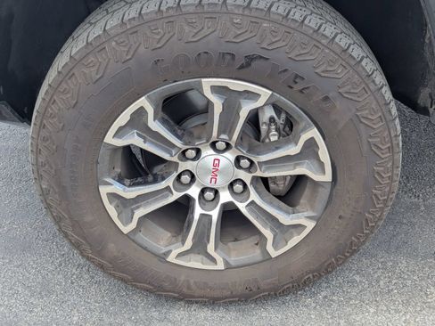 Used 2024 GMC Canyon AT4 w/ Technology Package AWD/4WD image 13