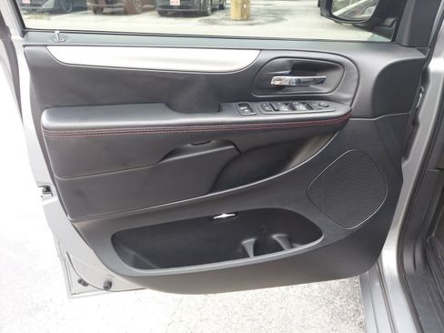 Used 2019 Dodge Grand Caravan GT FWD image 29