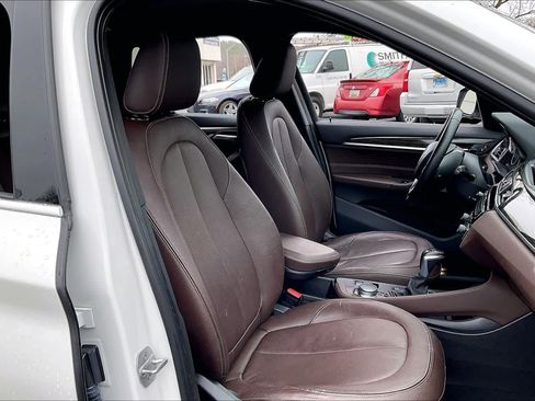 Used 2017 BMW X1 xDrive28i image 9