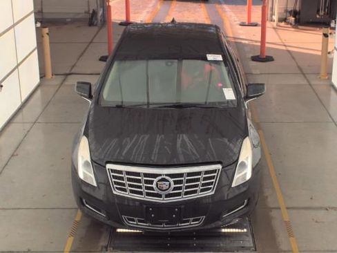 Used 2015 Cadillac XTS image 2