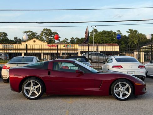 Used 2005 Chevrolet Corvette Coupe w/ Preferred Equipment Group RWD image 11