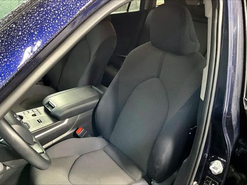 Certified 2025 Toyota Highlander LE FWD image 8