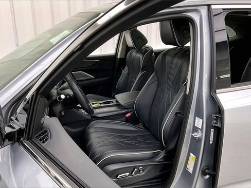 Used 2025 Acura MDX w/ Advance Package image 8