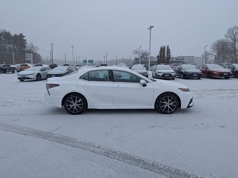 Used 2023 Toyota Camry SE image 7