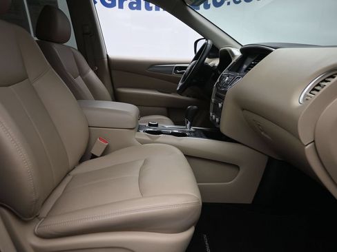 Used 2019 Nissan Pathfinder SL w/ SL Premium Package AWD/4WD image 9