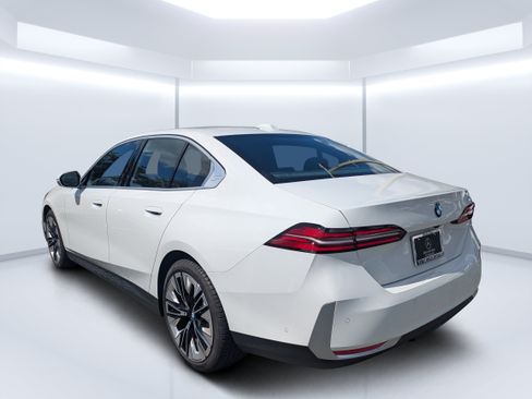 Used 2026 BMW 530i RWD image 5