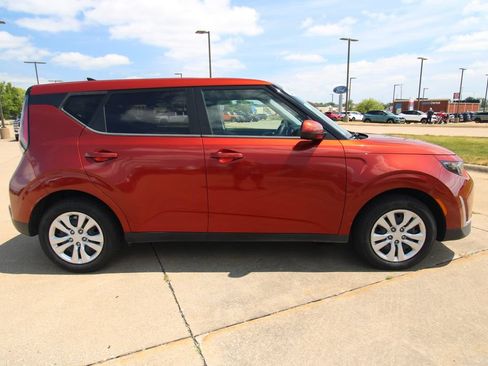 Used 2023 Kia Soul LX FWD image 4