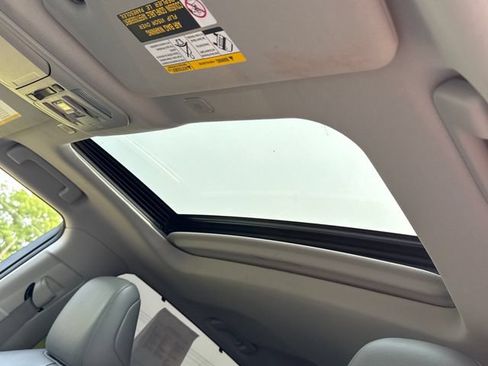Used 2023 Toyota Highlander XLE AWD/4WD image 24