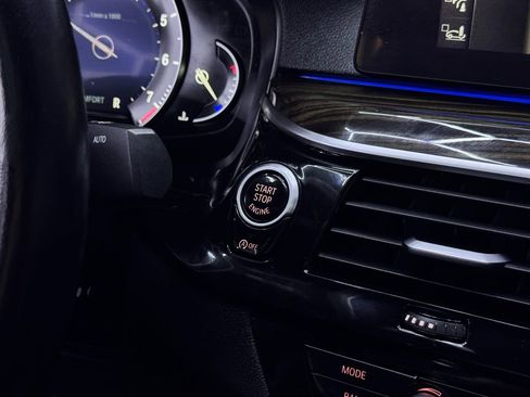 Used 2018 BMW 530i w/ Premium Package image 39