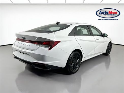 Used 2021 Hyundai Elantra SEL image 2