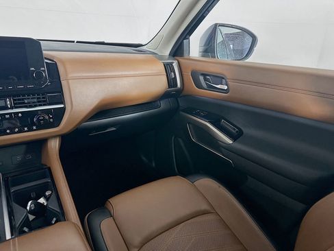 Certified 2024 Nissan Pathfinder Platinum image 34