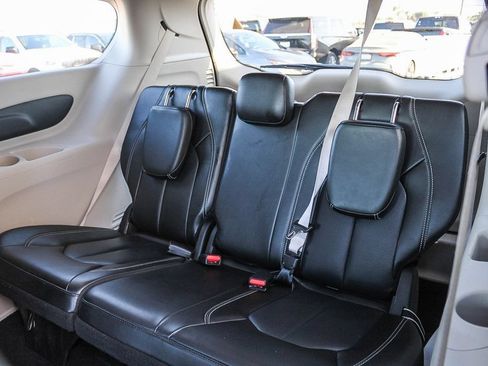 Used 2024 Chrysler Pacifica Limited FWD image 20