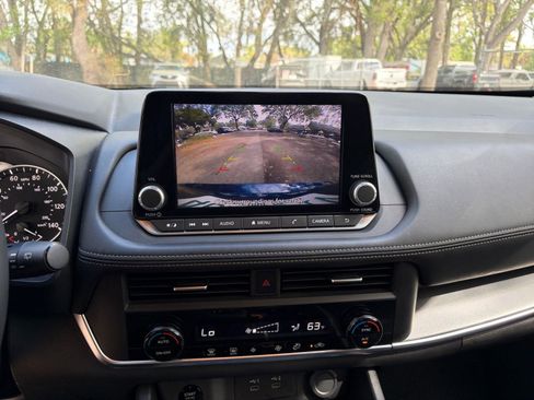 Used 2025 Nissan Rogue SV image 22