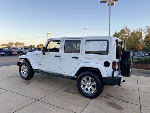 Used 2016 Jeep Wrangler Unlimited Sahara w/ Connectivity Group image 7