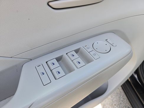 Used 2024 Hyundai Kona SEL FWD image 12
