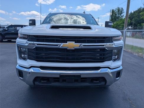 Used 2024 Chevrolet Silverado 2500 LT AWD/4WD image 12