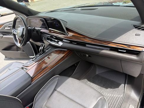 Used 2024 Cadillac Escalade ESV Premium Luxury w/ Performance Package AWD/4WD image 43
