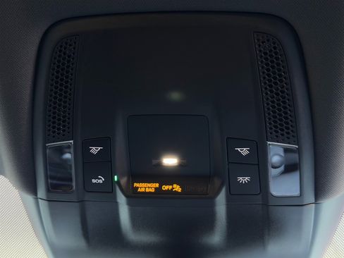 Used 2020 Porsche Taycan 4S image 35