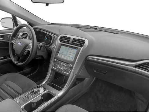 Used 2017 Ford Fusion SE w/ Fusion SE Technology Package FWD image 11