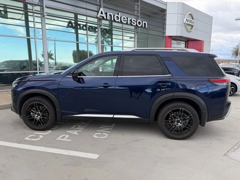 Certified 2022 Nissan Pathfinder Platinum w/ Cargo Package image 5