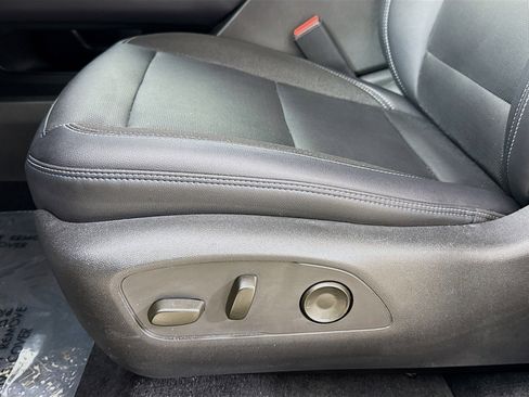 Used 2024 Chevrolet Equinox EV LT image 20